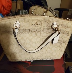 Coach Signature Kelsey satchel 2 way shoul…
